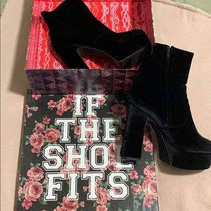 Bada*s JEFFREY CAMPBELL De-facto Blk Velvet Boots